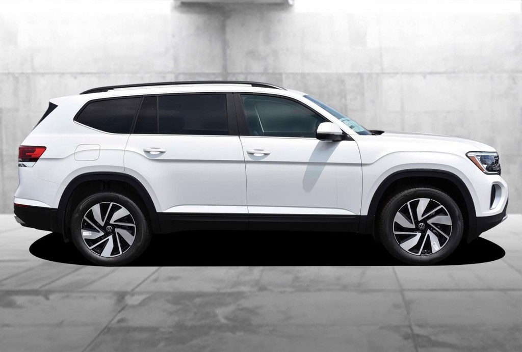 Volkswagen Atlas Vehicle Full-screen Gallery Image 5