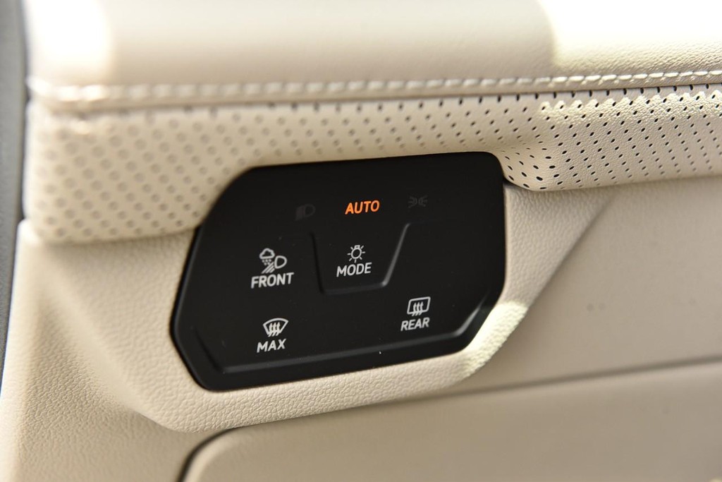 Volkswagen Atlas Vehicle Full-screen Gallery Image 10