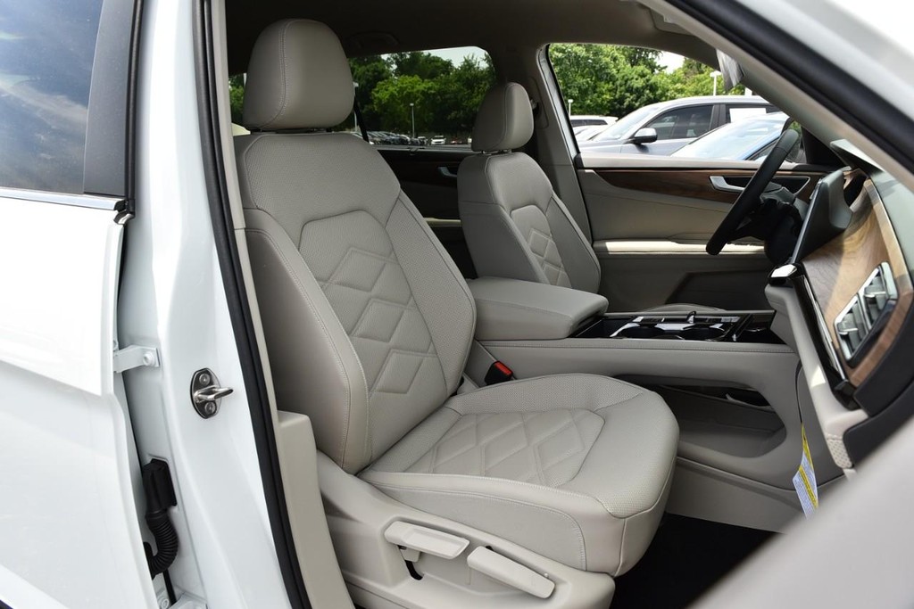 Volkswagen Atlas Vehicle Full-screen Gallery Image 19