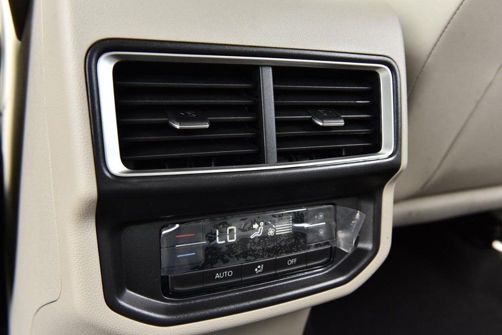Volkswagen Atlas Vehicle Full-screen Gallery Image 20