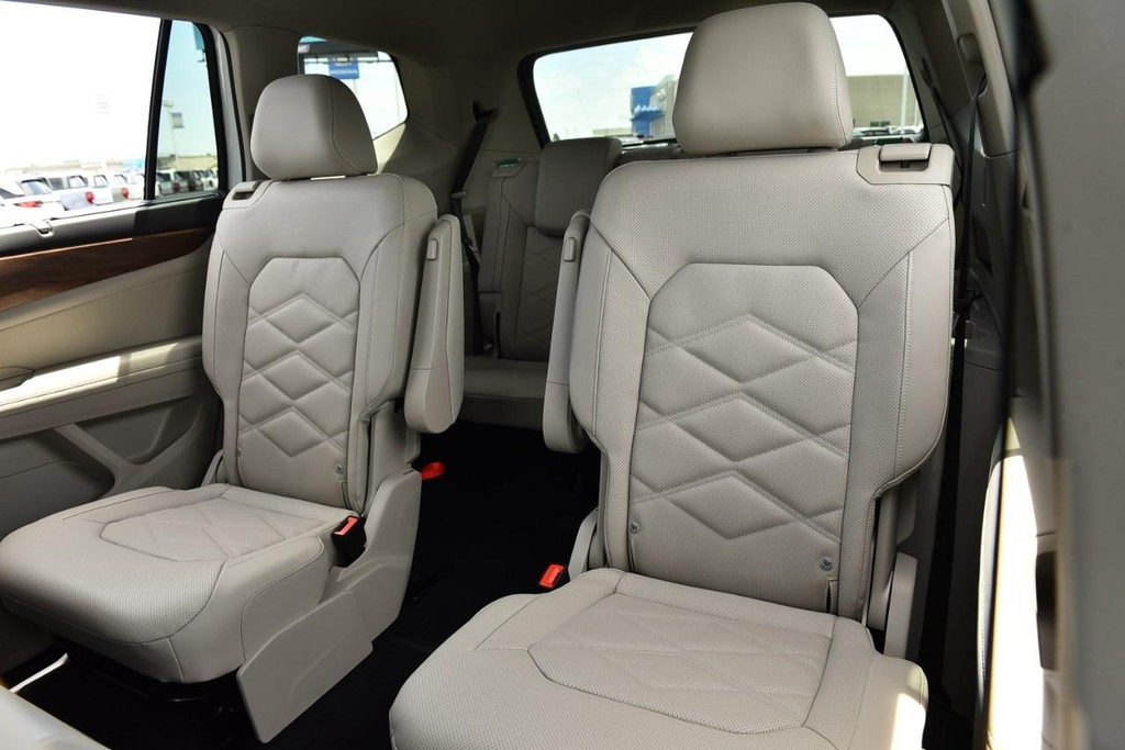 Volkswagen Atlas Vehicle Full-screen Gallery Image 26