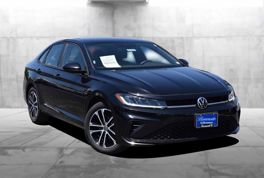 Volkswagen Jetta Vehicle Full-screen Gallery Image 2