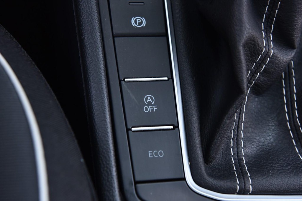 Volkswagen Jetta Vehicle Full-screen Gallery Image 17