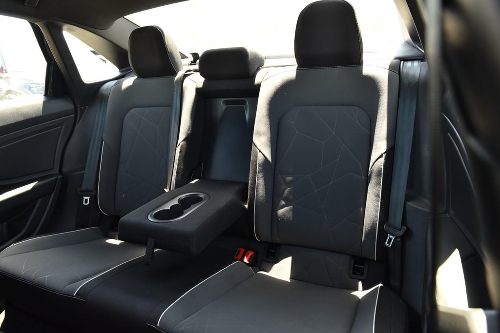 Volkswagen Jetta Vehicle Full-screen Gallery Image 21