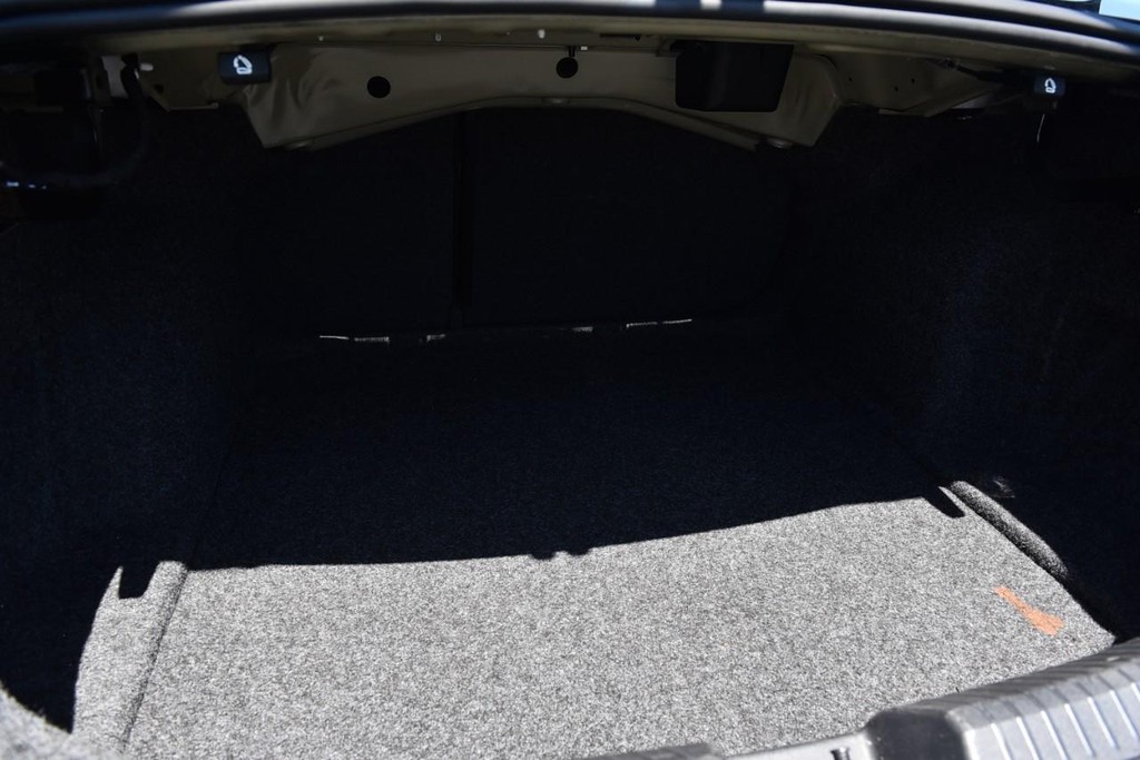 Volkswagen Jetta Vehicle Full-screen Gallery Image 22