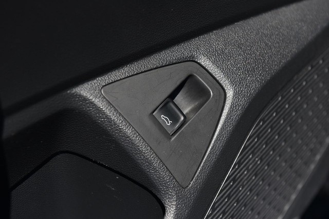 Volkswagen Jetta Vehicle Image 09