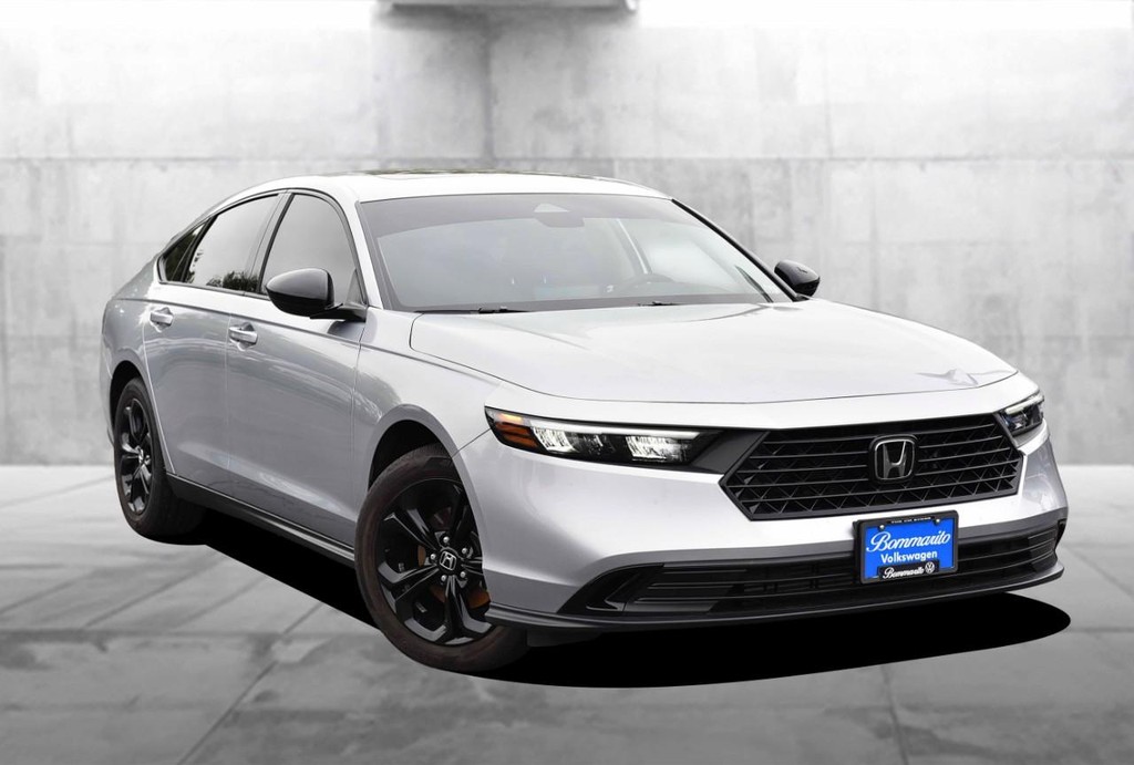 Honda Accord Sedan Vehicle Full-screen Gallery Image 2
