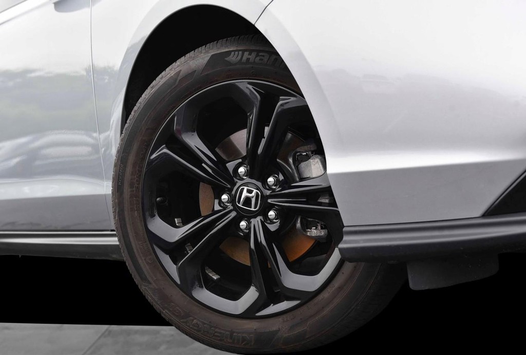 Honda Accord Sedan Vehicle Full-screen Gallery Image 3