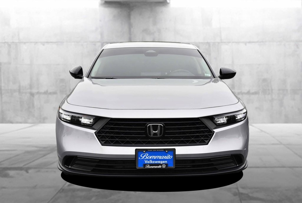 Honda Accord Sedan Vehicle Full-screen Gallery Image 4