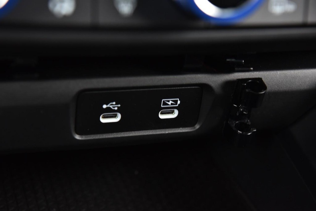 Honda Accord Sedan Vehicle Full-screen Gallery Image 15
