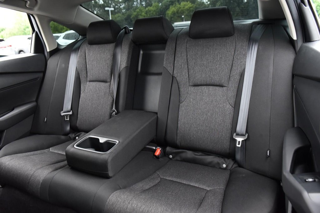 Honda Accord Sedan Vehicle Full-screen Gallery Image 22