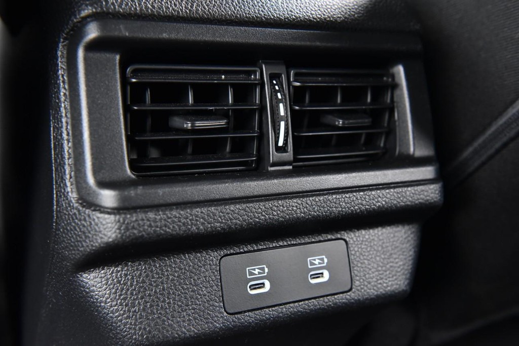 Honda Accord Sedan Vehicle Full-screen Gallery Image 23