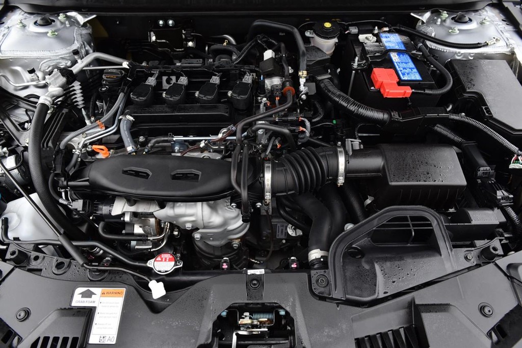 Honda Accord Sedan Vehicle Full-screen Gallery Image 25