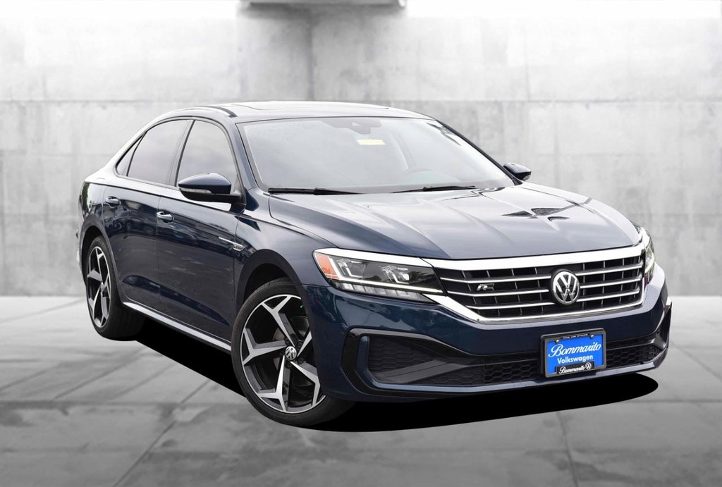 Volkswagen Passat Vehicle Full-screen Gallery Image 2