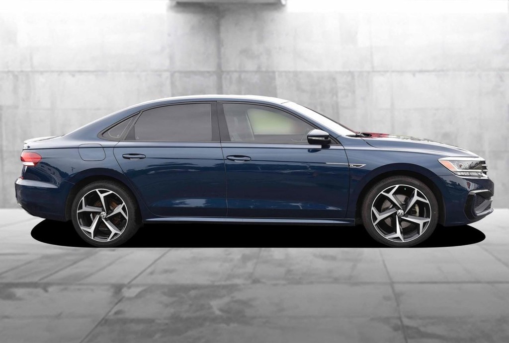 Volkswagen Passat Vehicle Full-screen Gallery Image 5