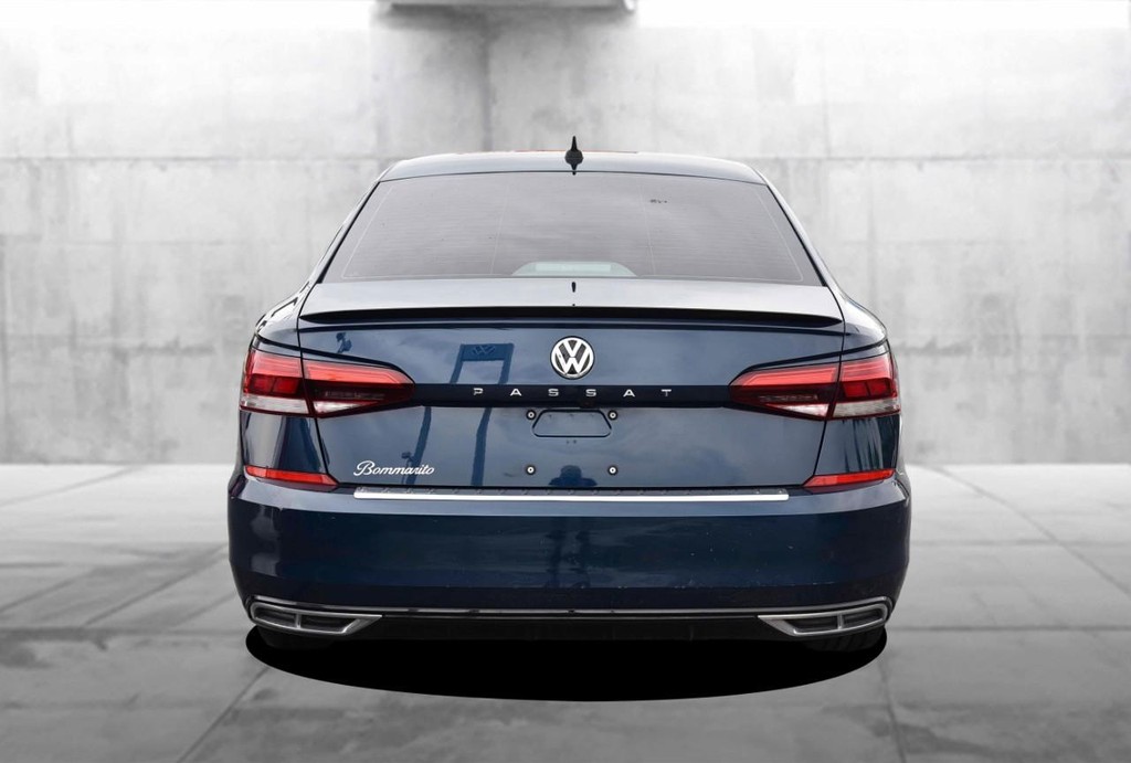 Volkswagen Passat Vehicle Full-screen Gallery Image 6