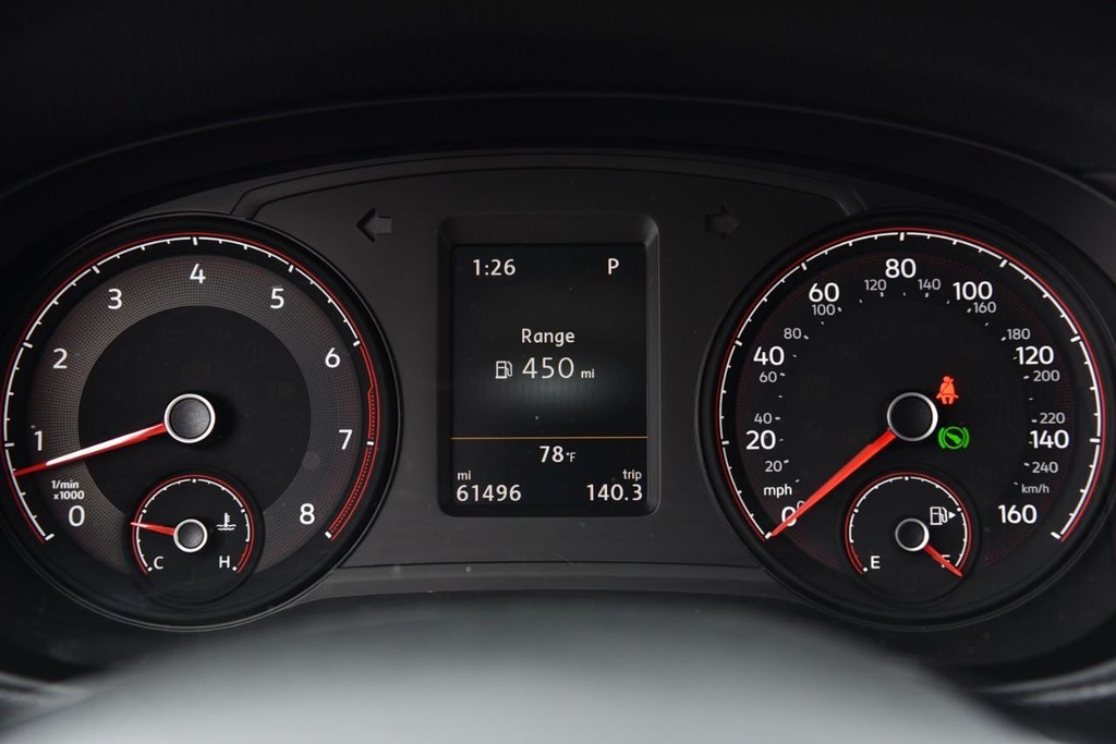 Volkswagen Passat Vehicle Full-screen Gallery Image 13