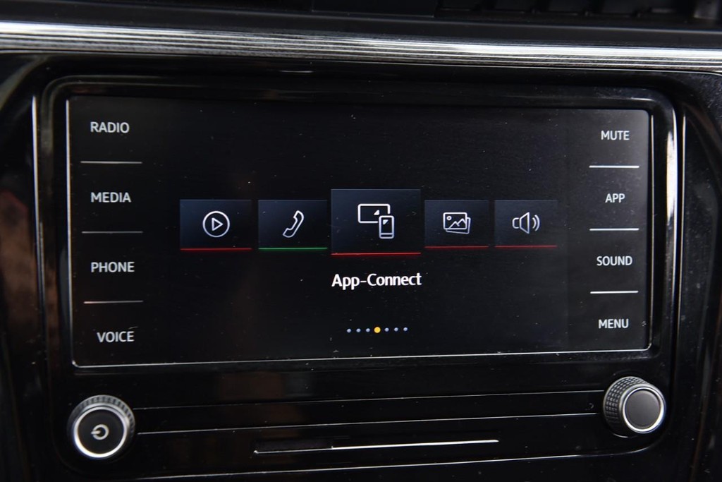 Volkswagen Passat Vehicle Full-screen Gallery Image 18