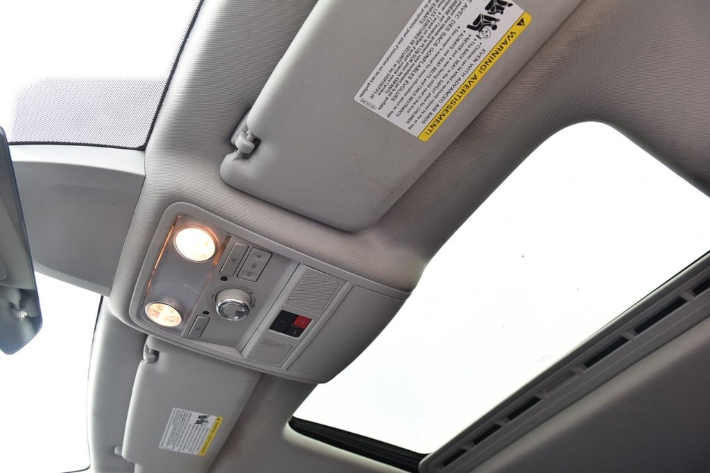 Volkswagen Passat Vehicle Full-screen Gallery Image 22