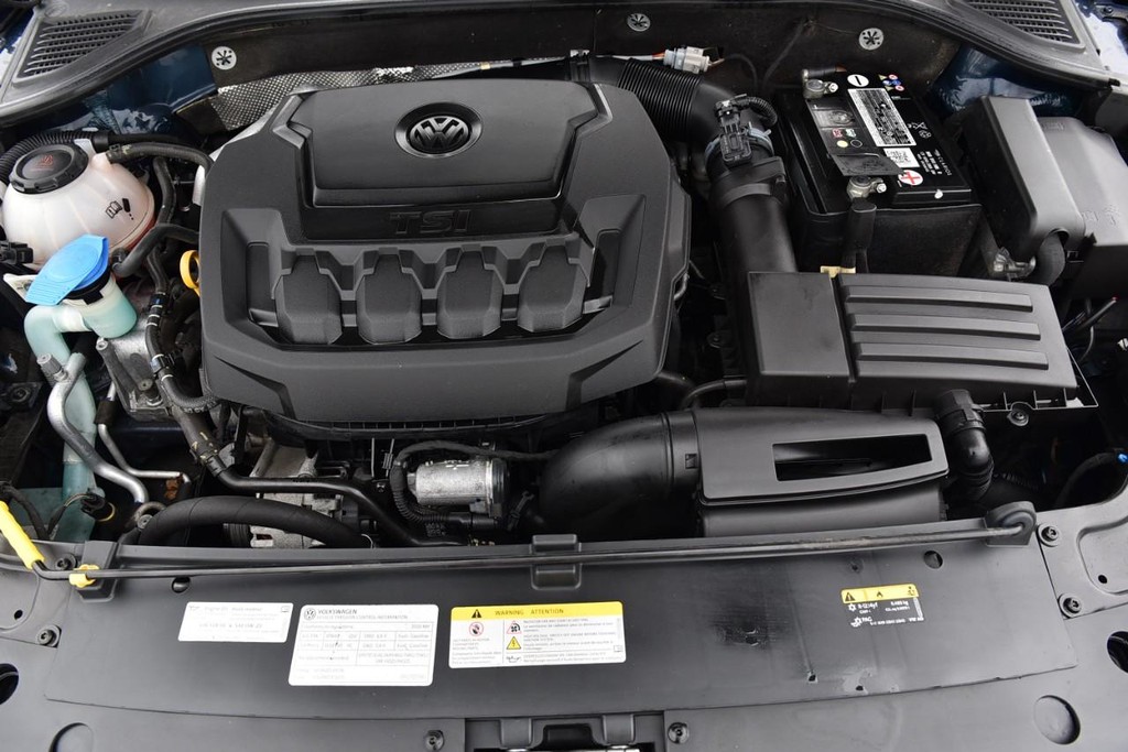 Volkswagen Passat Vehicle Full-screen Gallery Image 26