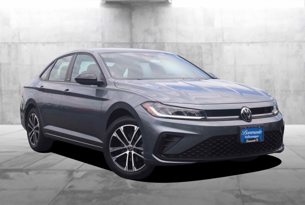 Volkswagen Jetta Vehicle Full-screen Gallery Image 2