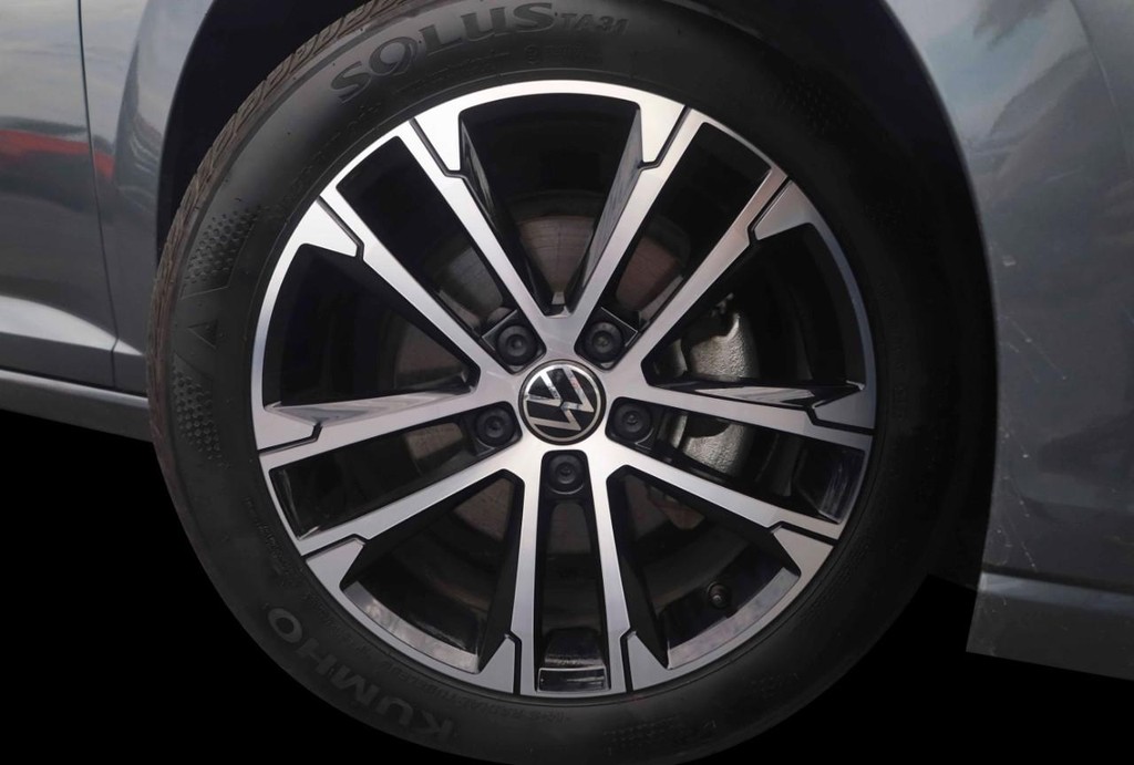 Volkswagen Jetta Vehicle Full-screen Gallery Image 3