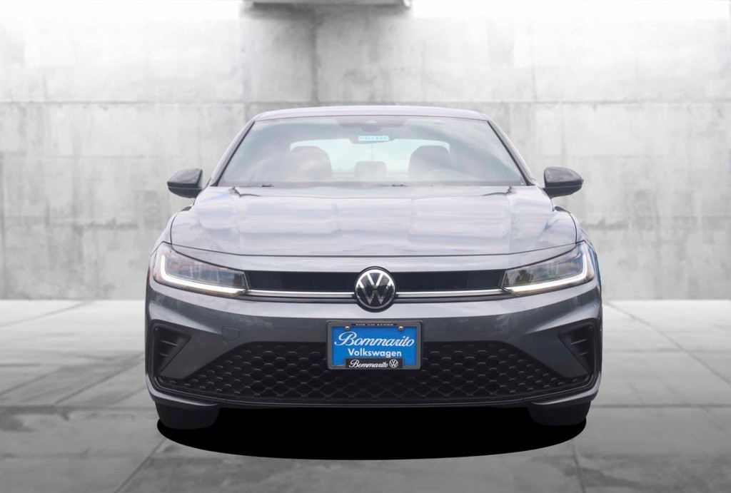 Volkswagen Jetta Vehicle Full-screen Gallery Image 4