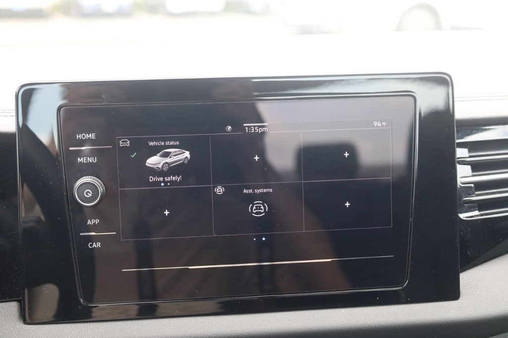 Volkswagen Jetta Vehicle Full-screen Gallery Image 15