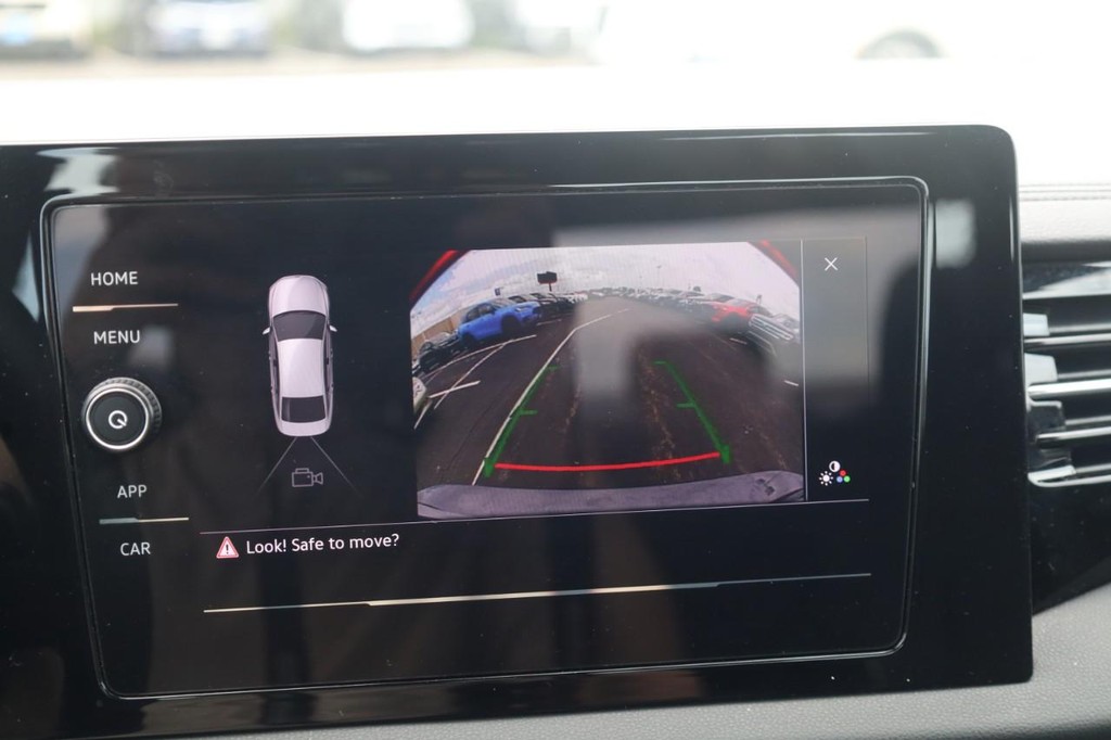 Volkswagen Jetta Vehicle Full-screen Gallery Image 16