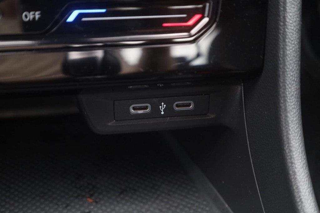 Volkswagen Jetta Vehicle Full-screen Gallery Image 18