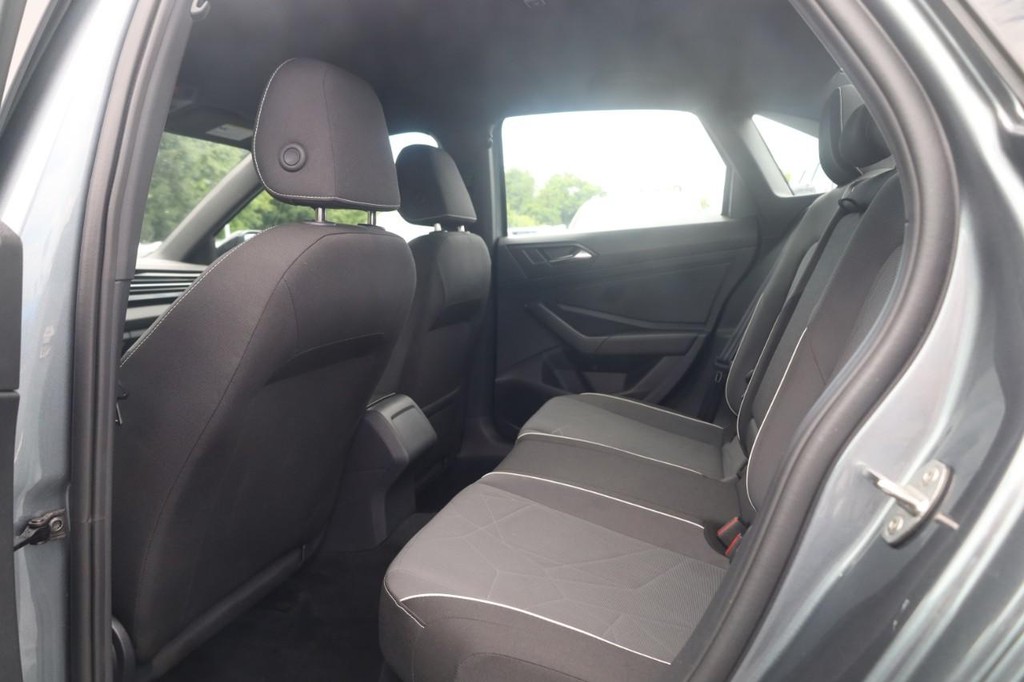 Volkswagen Jetta Vehicle Full-screen Gallery Image 20