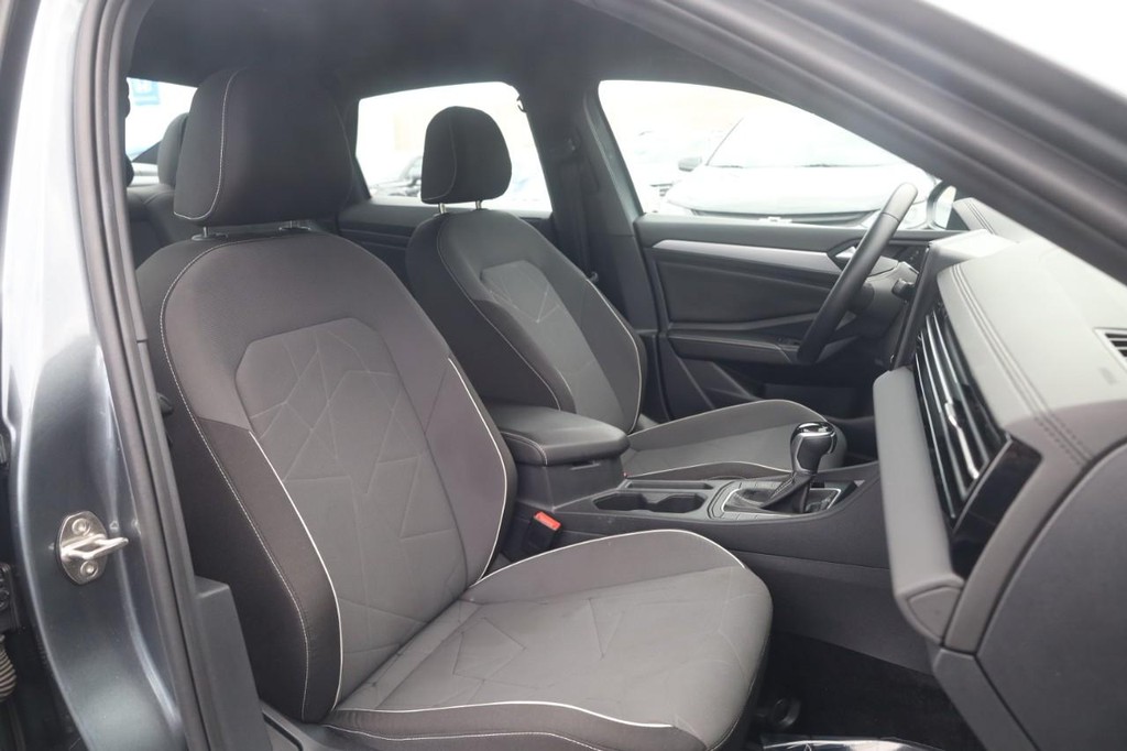 Volkswagen Jetta Vehicle Full-screen Gallery Image 23