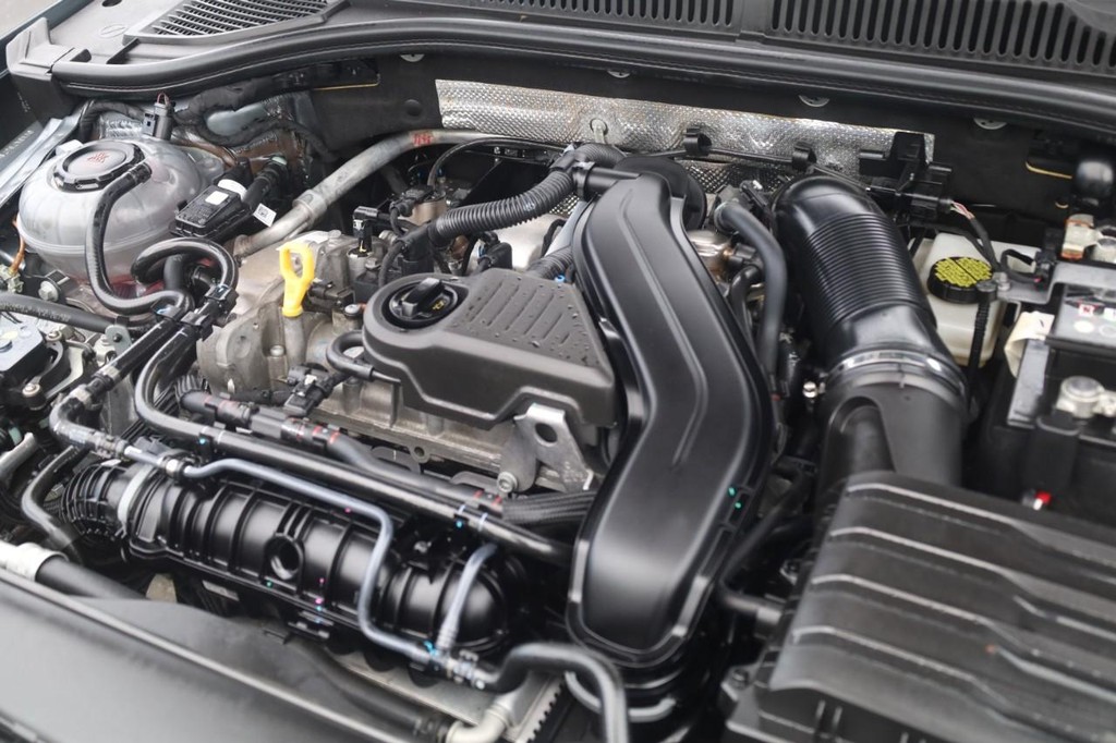 Volkswagen Jetta Vehicle Full-screen Gallery Image 25