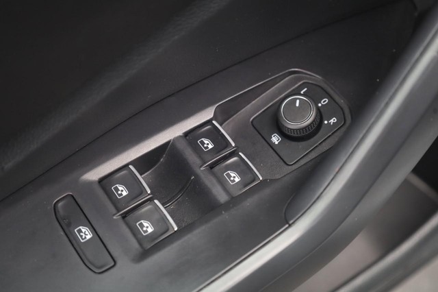 Volkswagen Jetta Vehicle Image 11