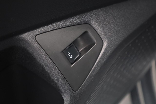 Volkswagen Jetta Vehicle Image 12