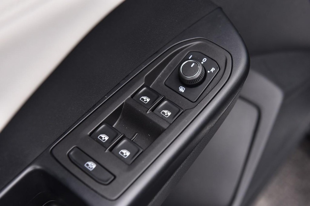 Volkswagen Taos Vehicle Full-screen Gallery Image 8