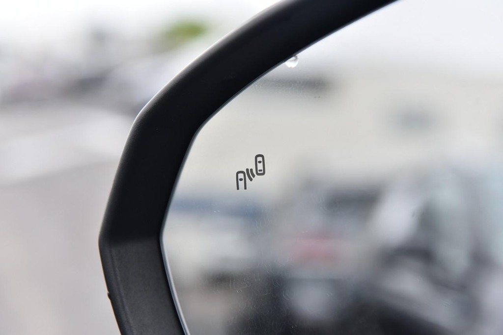 Volkswagen Taos Vehicle Full-screen Gallery Image 9