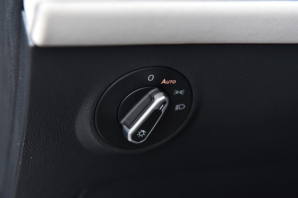 Volkswagen Taos Vehicle Full-screen Gallery Image 10