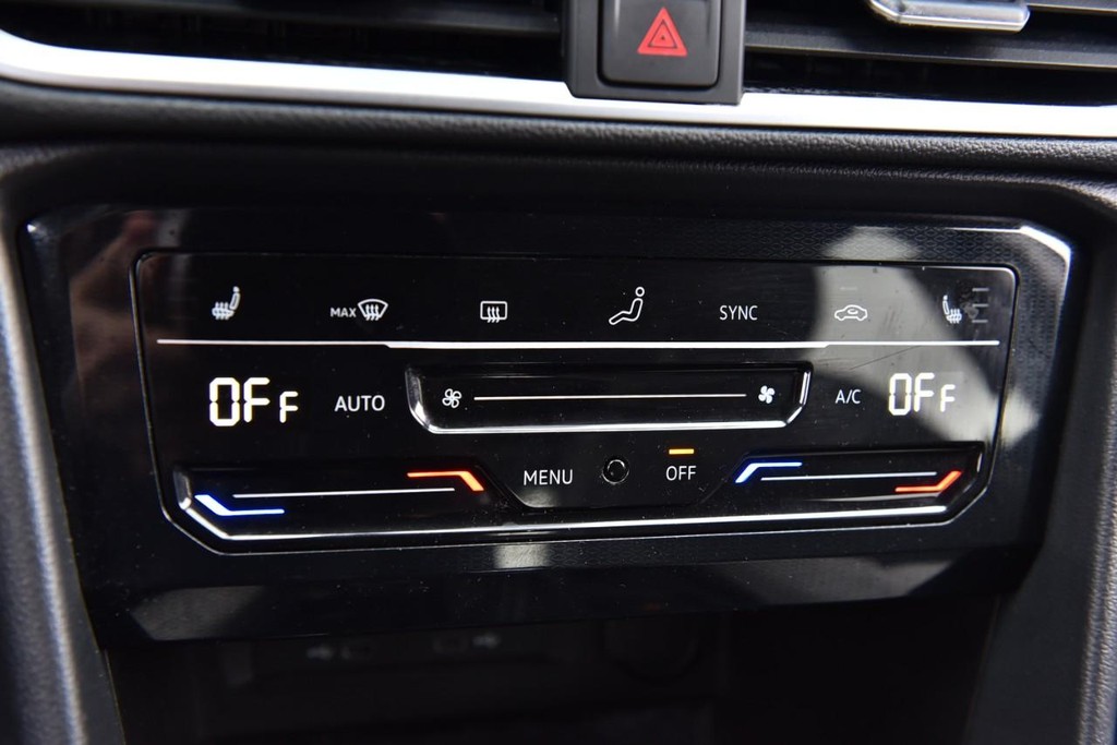 Volkswagen Taos Vehicle Full-screen Gallery Image 14
