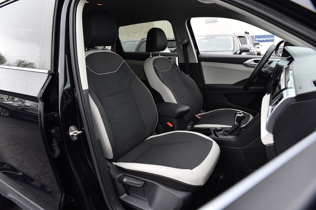 Volkswagen Taos Vehicle Full-screen Gallery Image 20