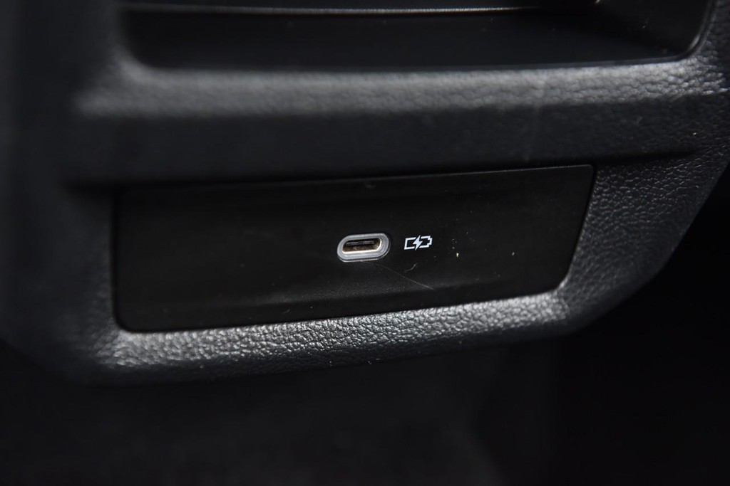 Volkswagen Taos Vehicle Full-screen Gallery Image 23