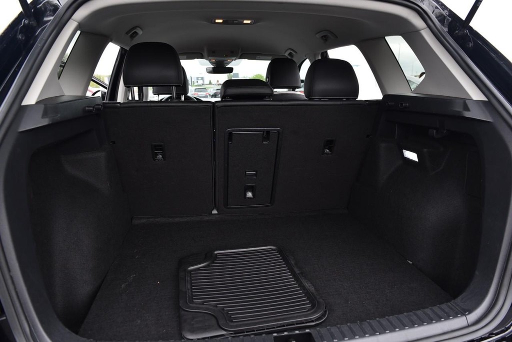 Volkswagen Taos Vehicle Full-screen Gallery Image 24