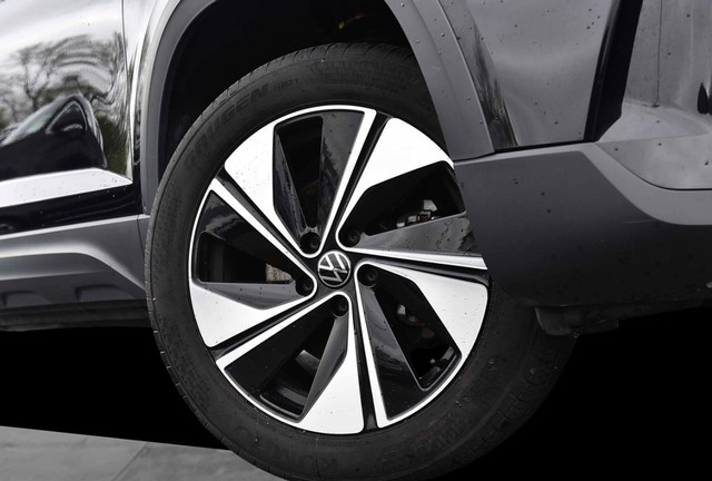 Volkswagen Taos Vehicle Image 03