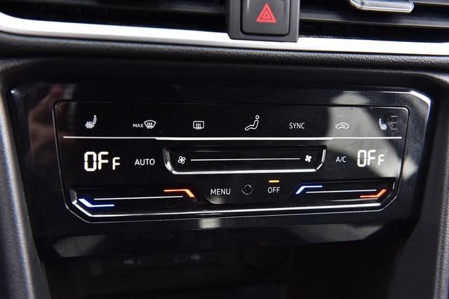 Volkswagen Taos Vehicle Image 14