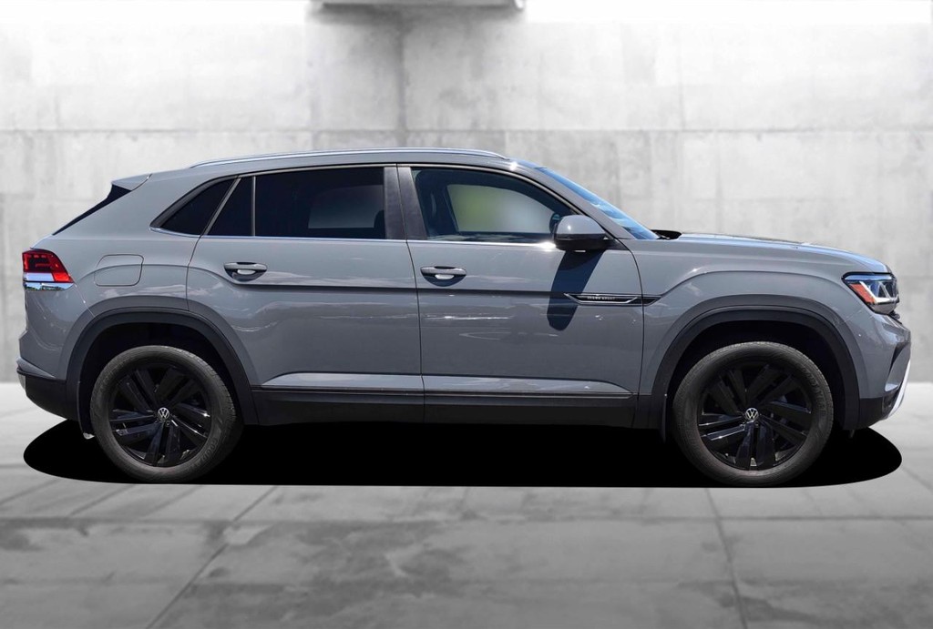 Volkswagen Atlas Cross Sport Vehicle Full-screen Gallery Image 5
