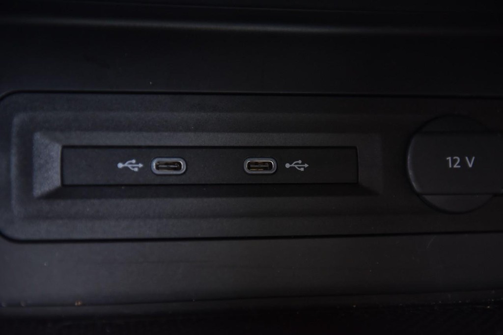 Volkswagen Atlas Cross Sport Vehicle Full-screen Gallery Image 16
