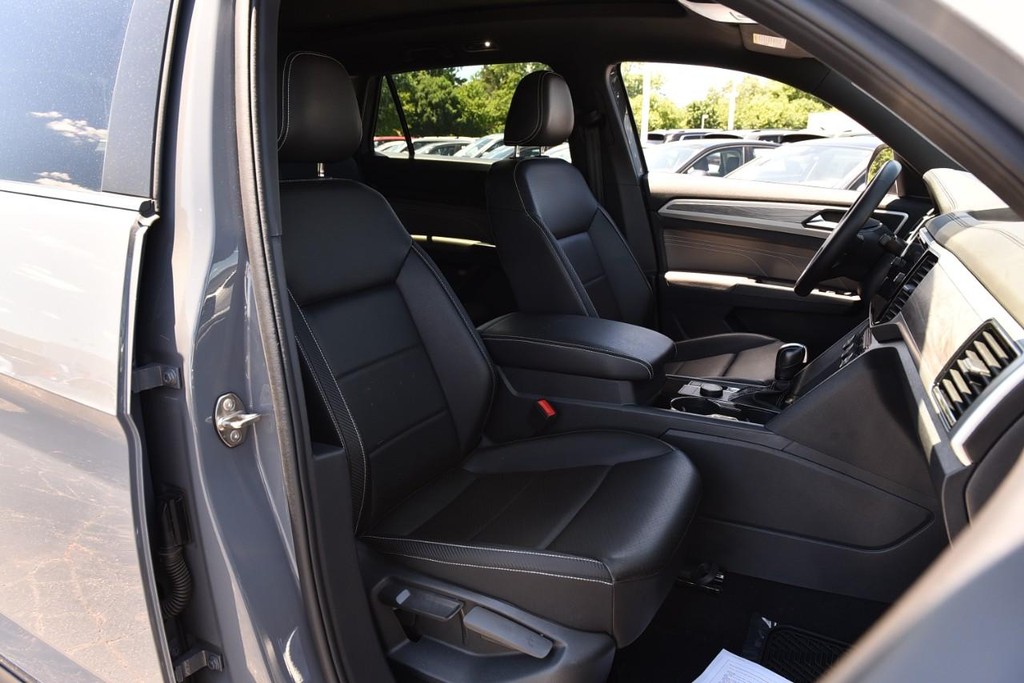 Volkswagen Atlas Cross Sport Vehicle Full-screen Gallery Image 20