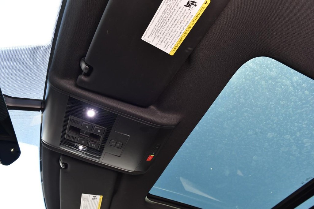 Volkswagen Atlas Cross Sport Vehicle Full-screen Gallery Image 21