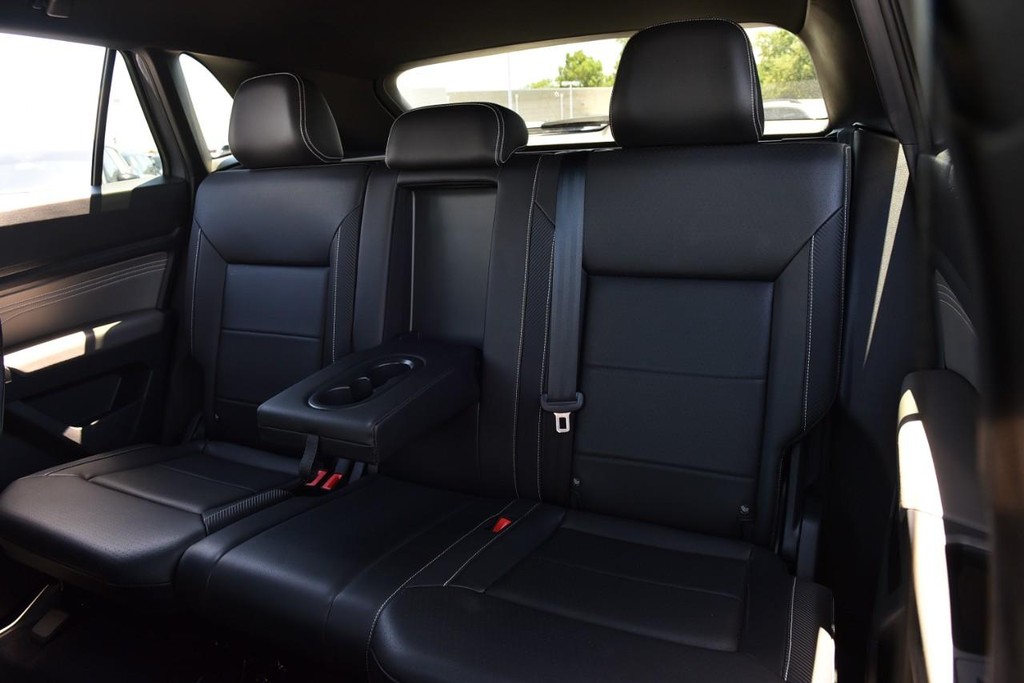 Volkswagen Atlas Cross Sport Vehicle Full-screen Gallery Image 22