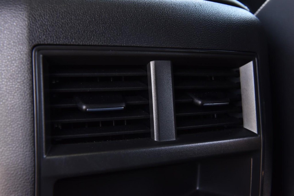Volkswagen Atlas Cross Sport Vehicle Full-screen Gallery Image 23